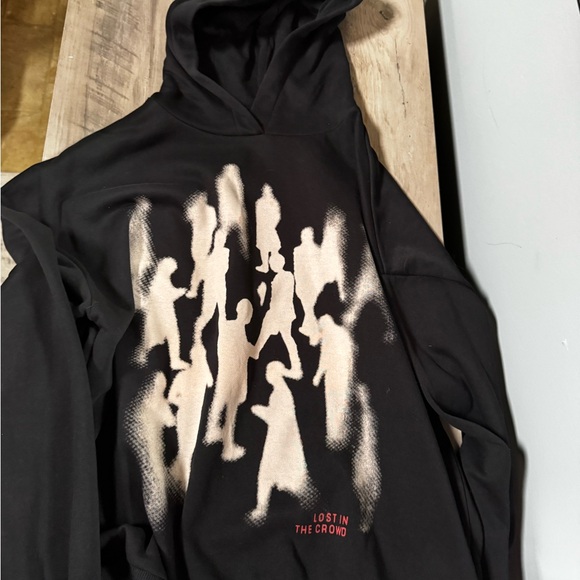 Chic Black Graphic Hoodie - Picture 2 of 6